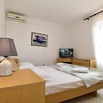 아파트 Dobrinic 마카르스카
